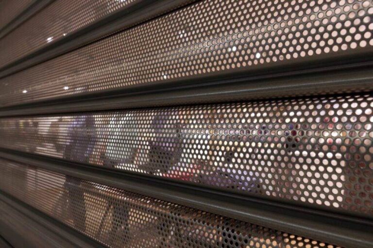 Ролорешітки Security із дрібною перфорацією у магазинах
